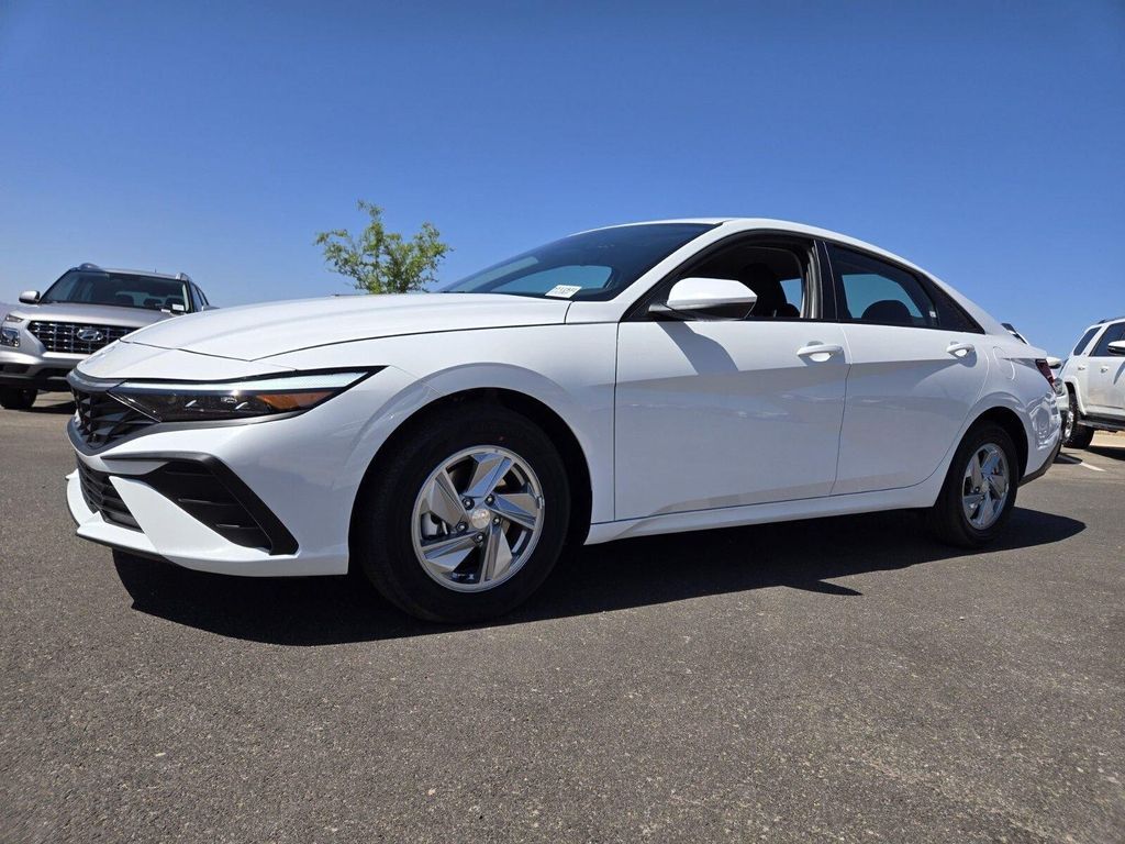 New 2026 Hyundai ELANTRA SE