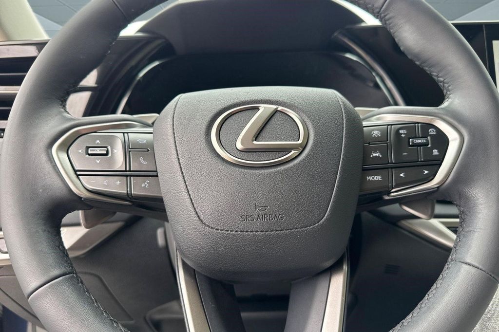 صورة 10 لـ 2024 Lexus RX 350 BASE