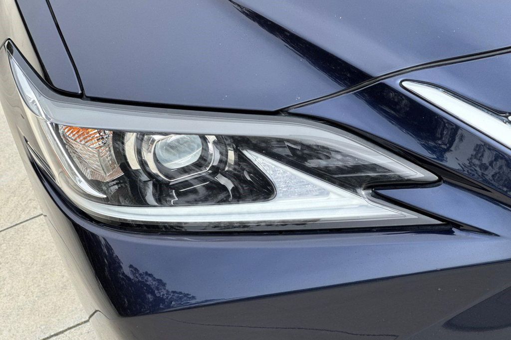 صورة 11 لـ 2023 Lexus ES 350 LUXURY