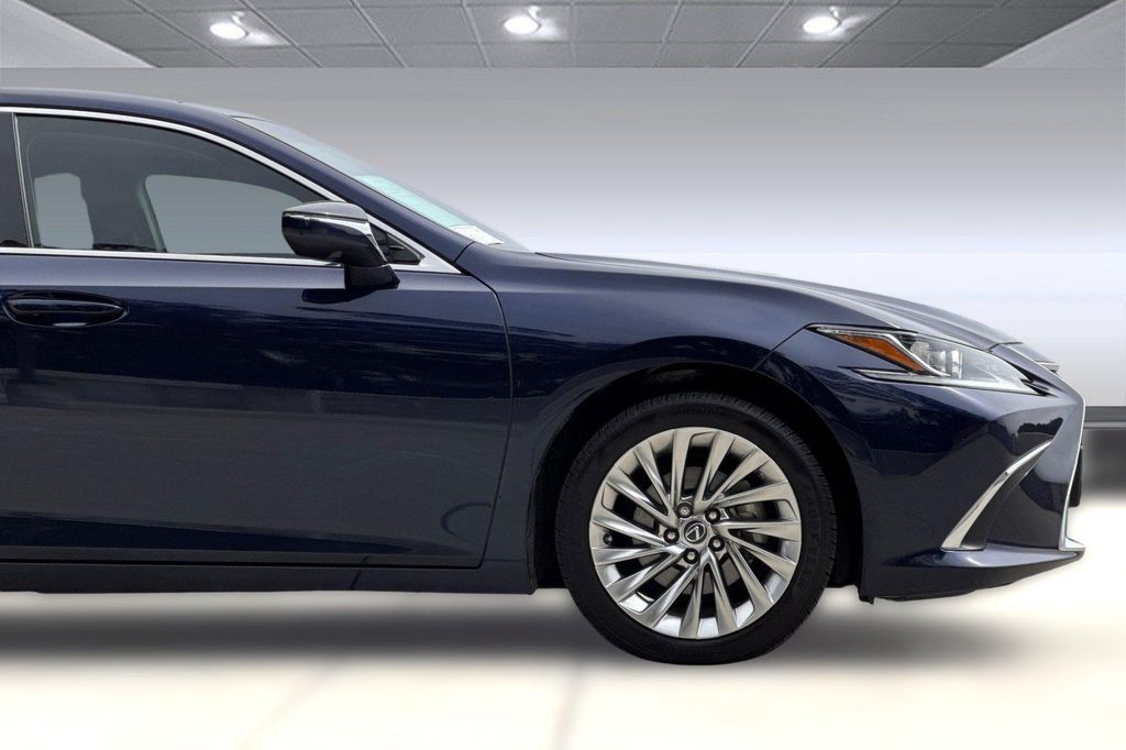 صورة مصغرة 35 لـ 2023 Lexus ES 350 LUXURY