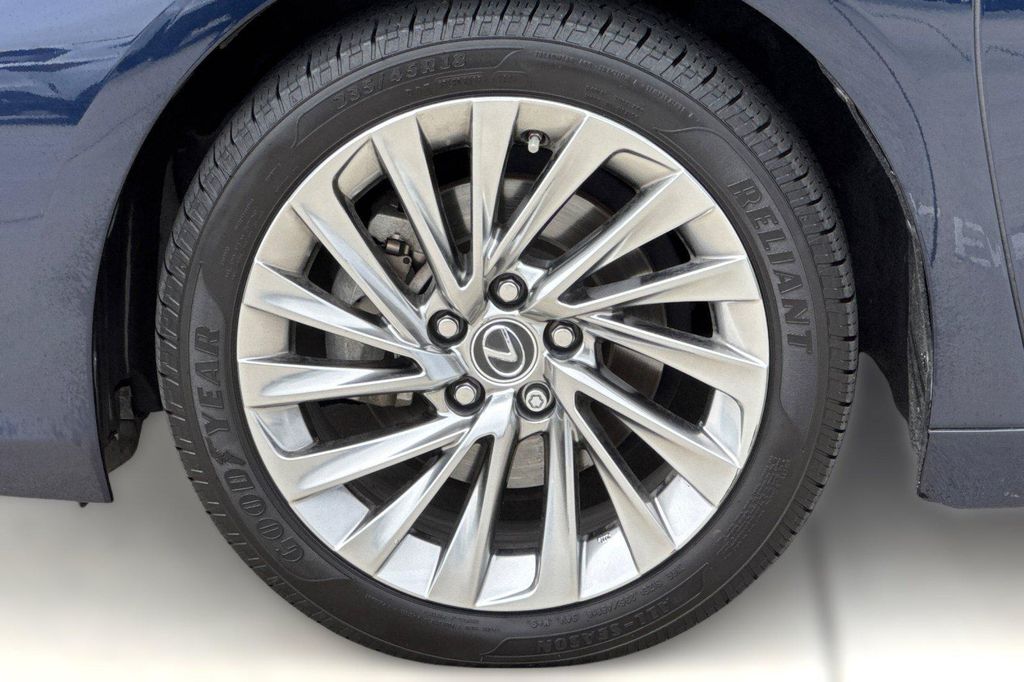 صورة 12 لـ 2023 Lexus ES 350 LUXURY