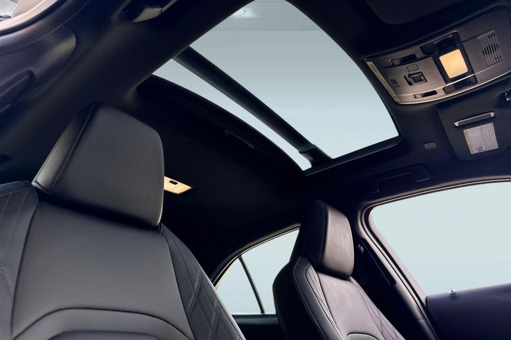 صورة مصغرة 23 لـ 2025 Lexus UX 300H BASE