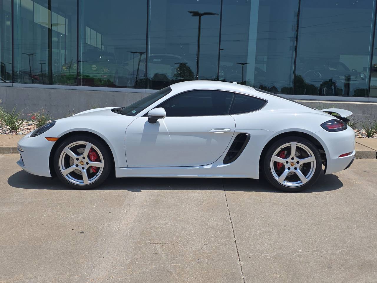 صورة 2 لـ 2023 Porsche 718 CAYMAN