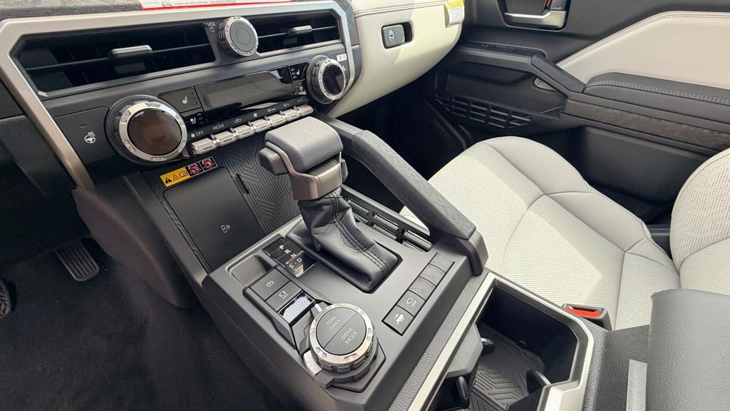 2026 Toyota TACOMA HYBRID LIMITED — миниатюра 24