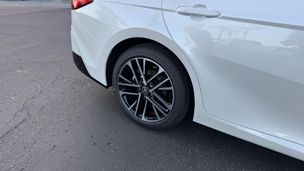 2026 Toyota CAMRY XLE photo 8