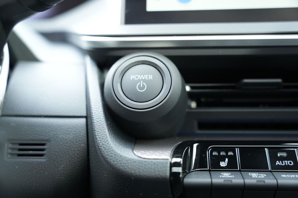 صورة مصغرة 25 لـ 2027 Toyota PRIUS XLE
