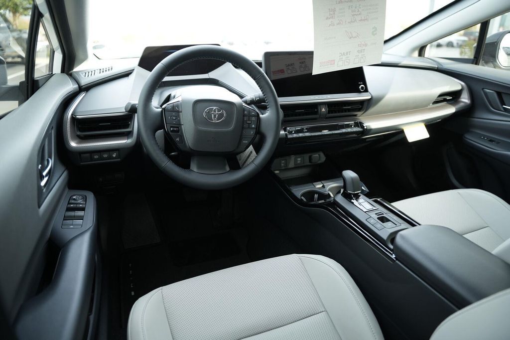 صورة 10 لـ 2027 Toyota PRIUS XLE