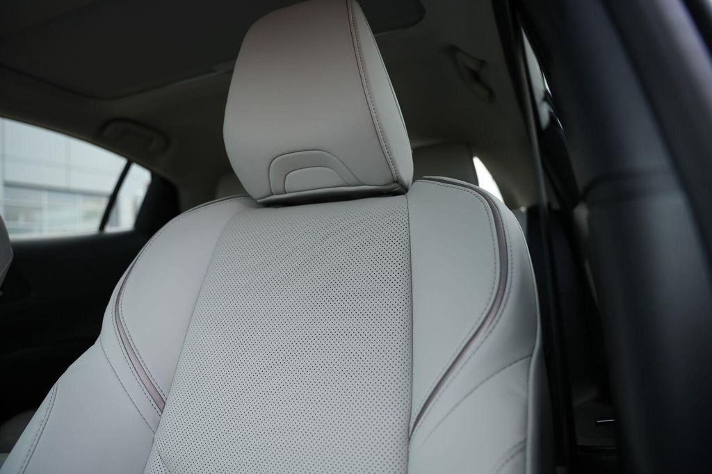 صورة مصغرة 30 لـ 2027 Toyota PRIUS XLE