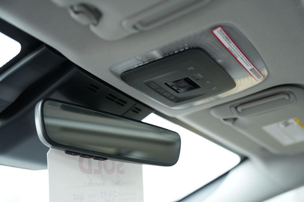 صورة مصغرة 16 لـ 2027 Toyota PRIUS XLE
