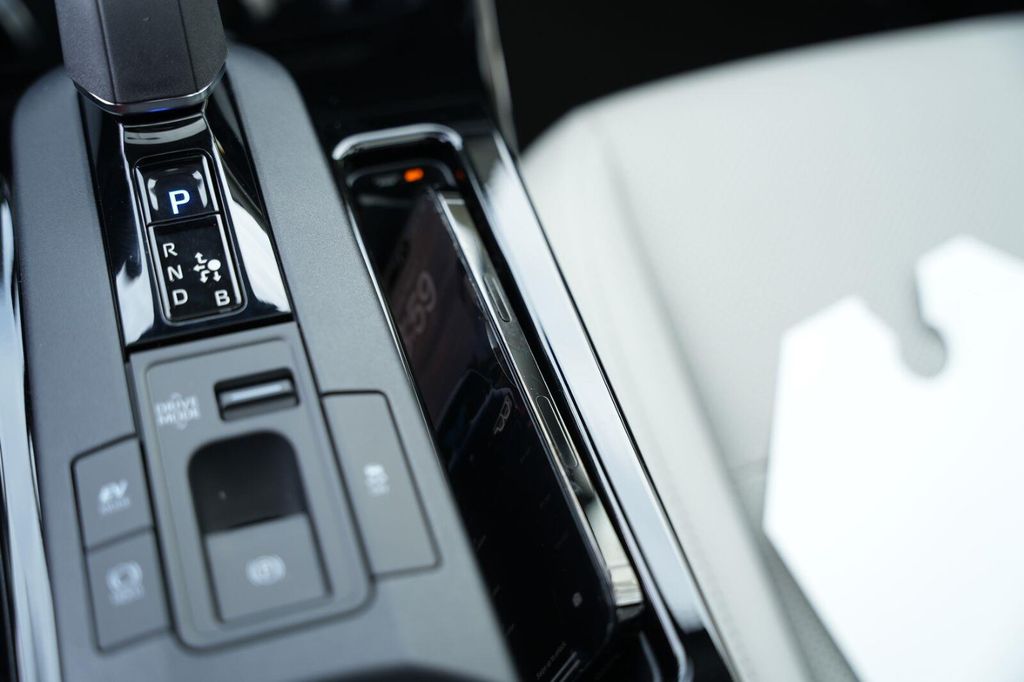 صورة مصغرة 27 لـ 2027 Toyota PRIUS XLE