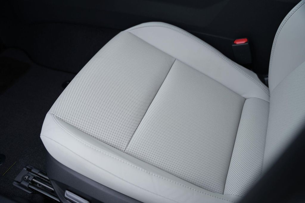 صورة مصغرة 28 لـ 2027 Toyota PRIUS XLE