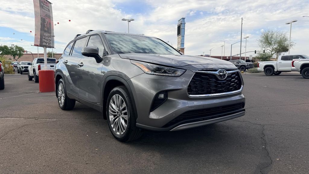 New 2026 Toyota Highlander Hybrid Platinum