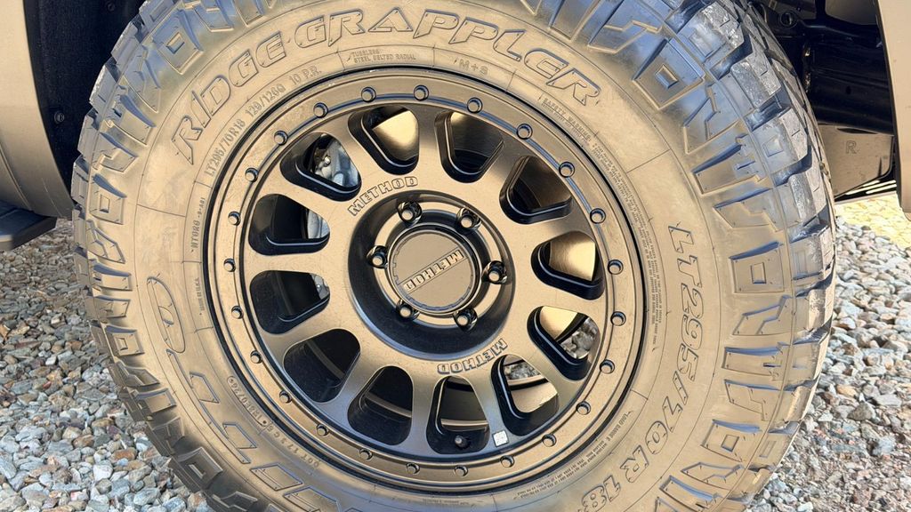 TOYOTA LAND CRUISER - 9