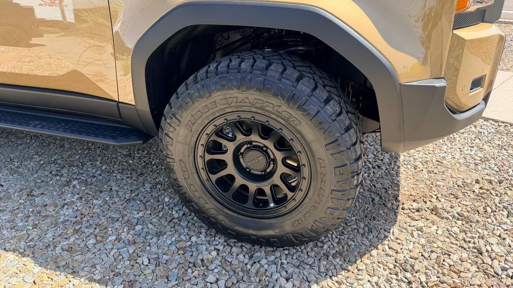 TOYOTA LAND CRUISER - 7