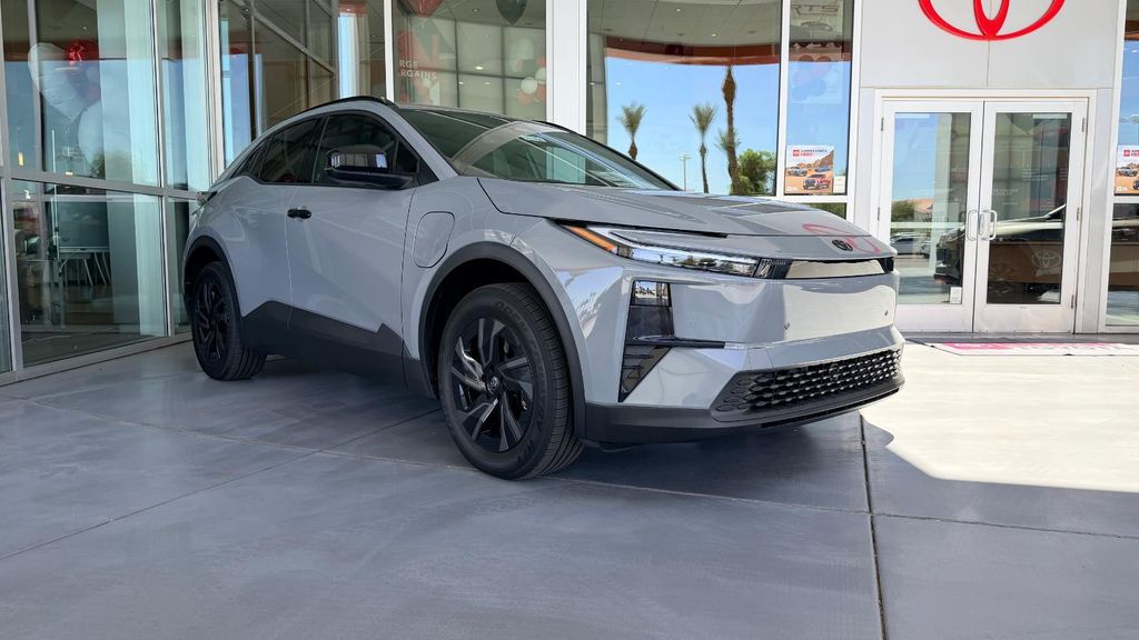 New 2026 Toyota C-HR SE