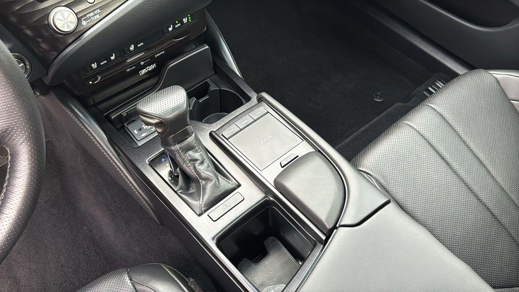 صورة مصغرة 24 لـ 2021 Lexus ES 350 F SPORT