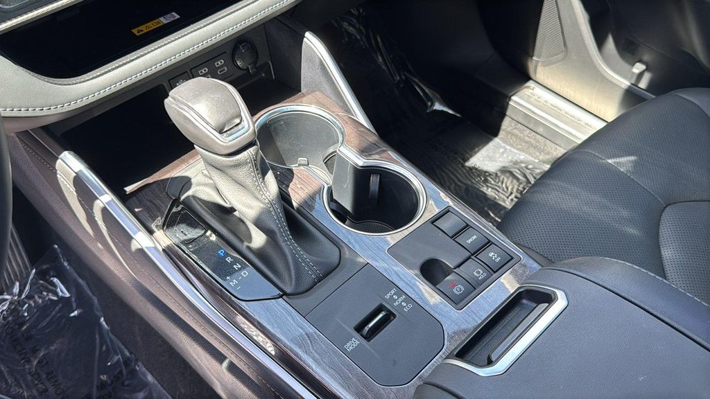 صورة مصغرة 23 لـ 2024 Toyota HIGHLANDER PLATINUM