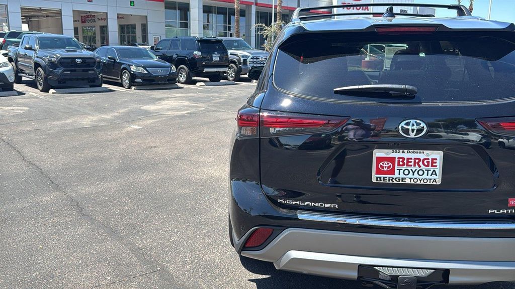 2024 Toyota HIGHLANDER PLATINUM — фото 8
