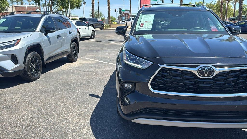 2024 Toyota HIGHLANDER PLATINUM — фото 3