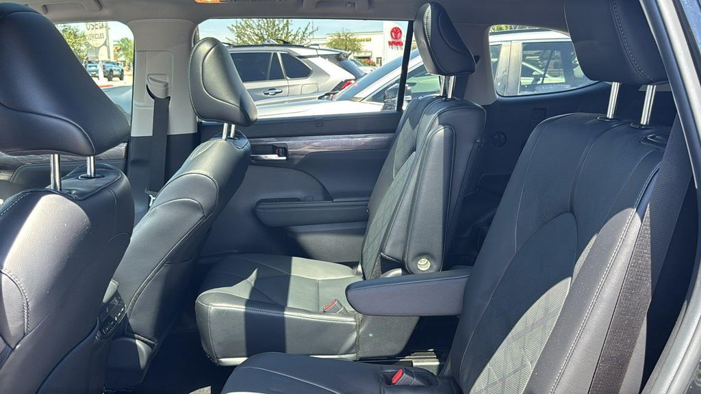 صورة مصغرة 30 لـ 2024 Toyota HIGHLANDER PLATINUM