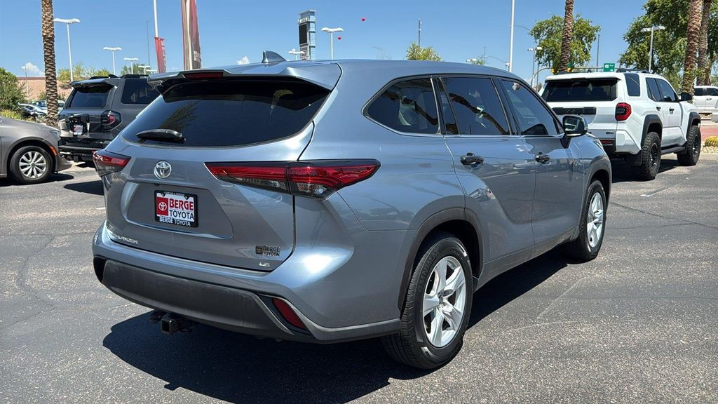 صورة مصغرة 9 لـ 2021 Toyota HIGHLANDER LE