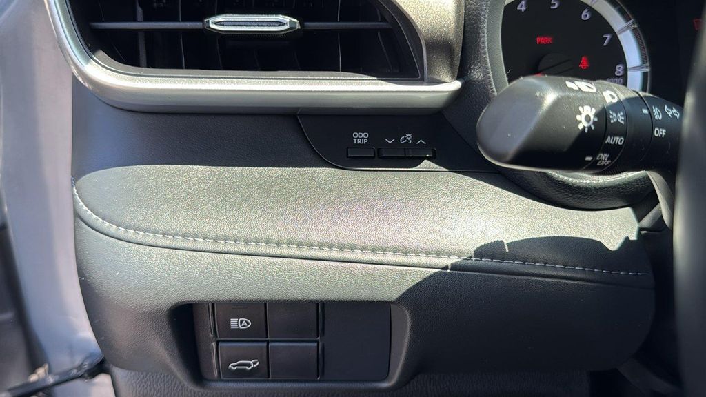 صورة مصغرة 14 لـ 2021 Toyota HIGHLANDER LE