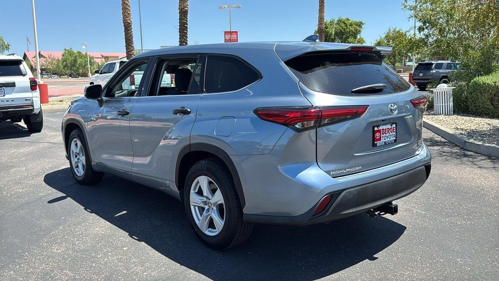 صورة مصغرة 6 لـ 2021 Toyota HIGHLANDER LE