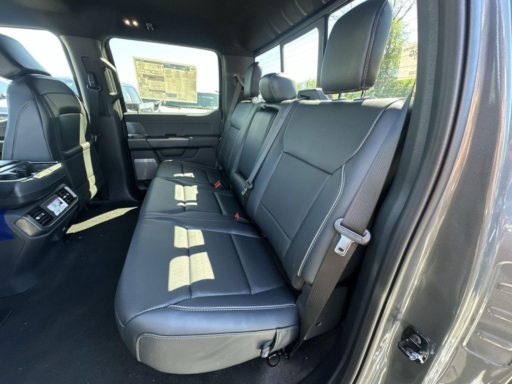 صورة مصغرة 30 لـ 2026 FORD F-150 LARIAT