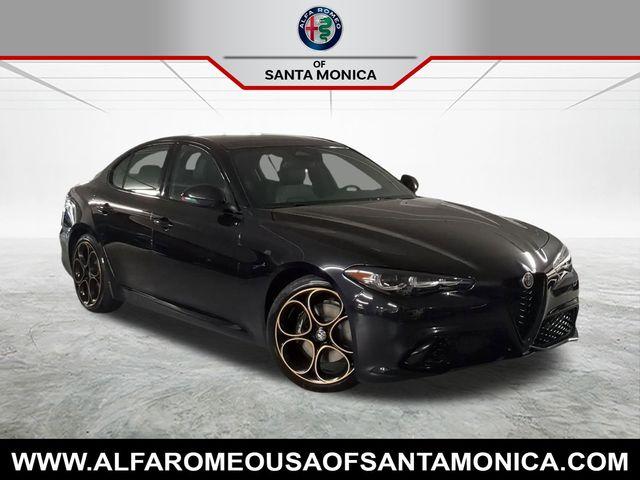 New 2025 Alfa Romeo Giulia Intensa