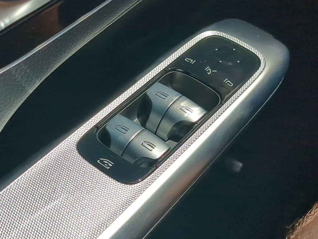 MERCEDES-BENZ GLC - 10