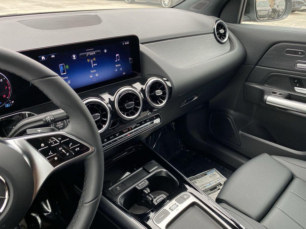 MERCEDES-BENZ GLA - 8