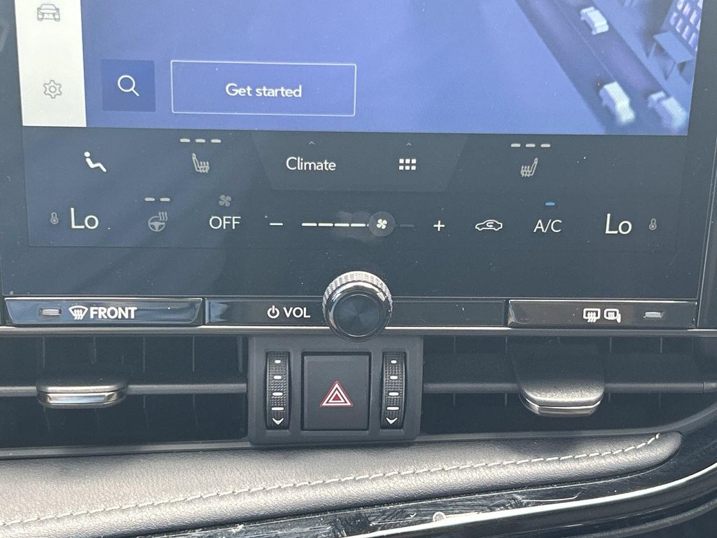 صورة مصغرة 17 لـ 2023 Lexus NX 350