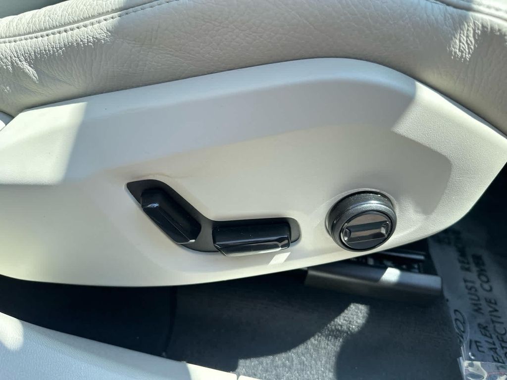صورة مصغرة 40 لـ 2023 Volvo XC60 B5 CORE