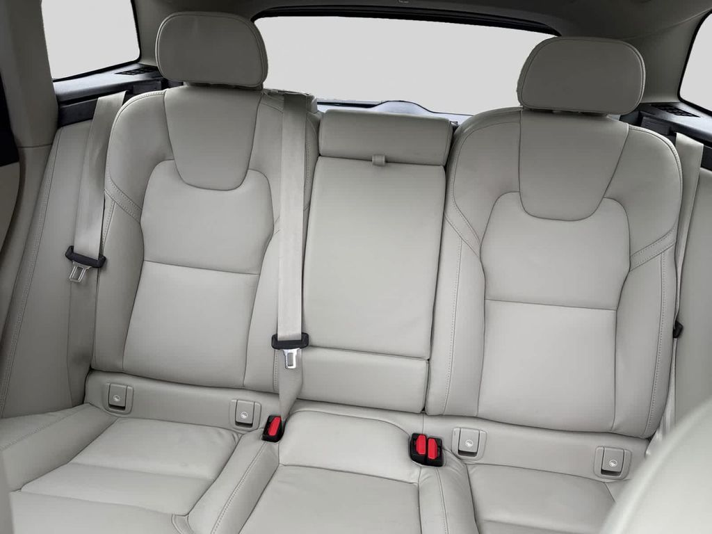 صورة مصغرة 18 لـ 2026 Volvo XC60 B5 ULTRA
