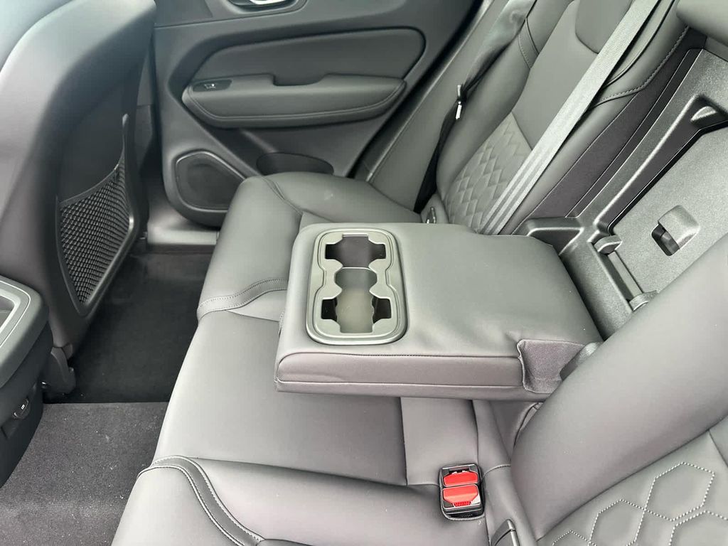 صورة مصغرة 25 لـ 2026 Volvo XC60 B5 CORE