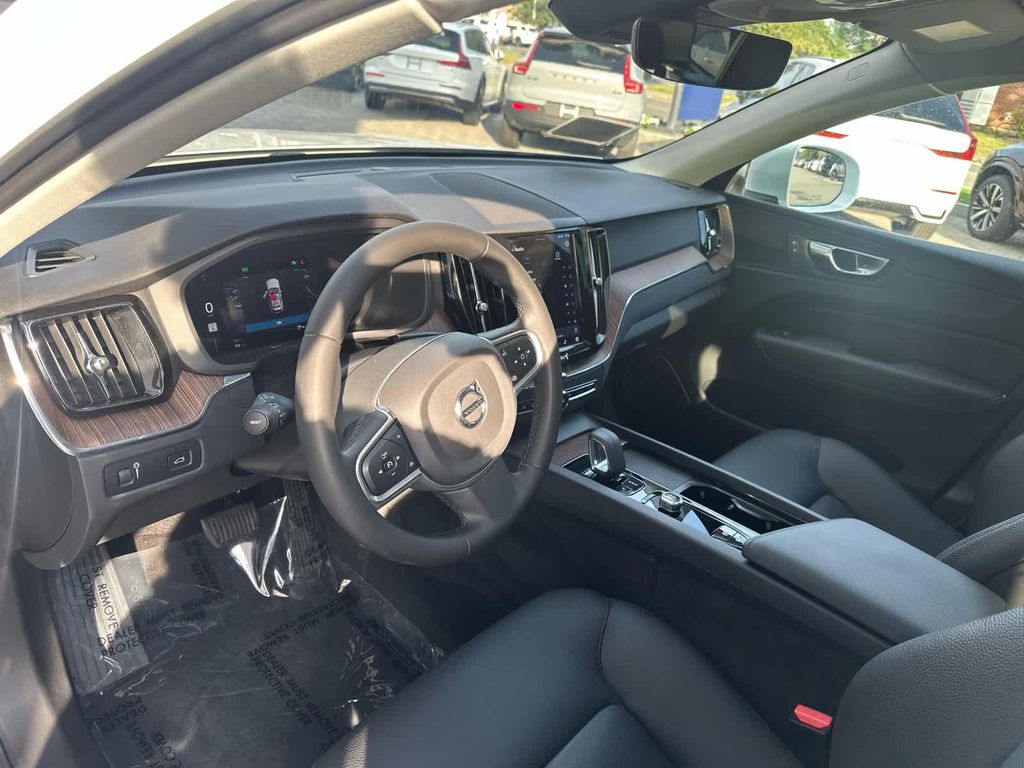 2022 Volvo XC60 B5 MOMENTUM 照片 10