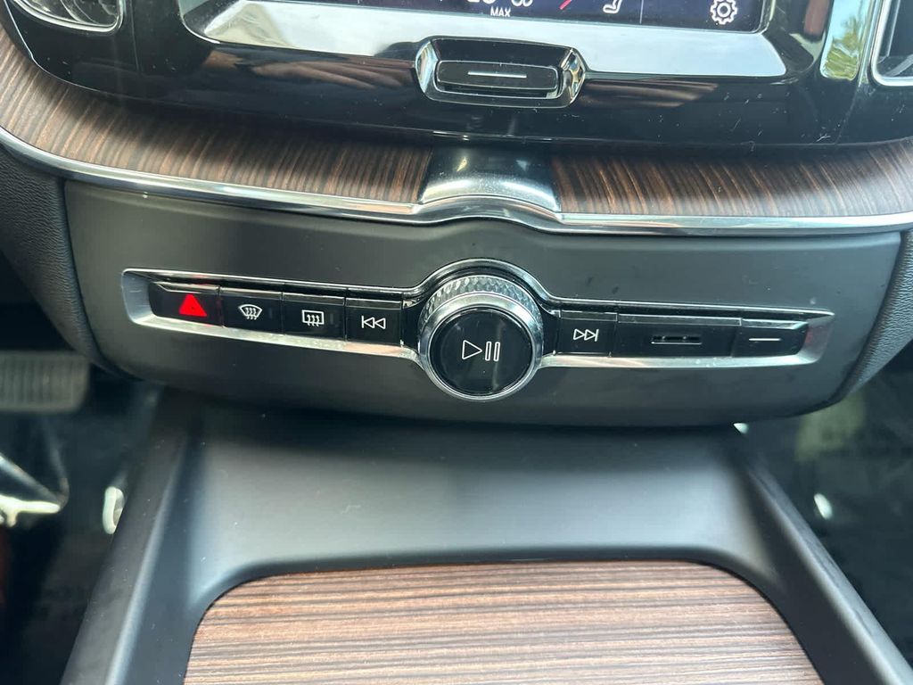 صورة مصغرة 18 لـ 2022 Volvo XC60 B5 MOMENTUM