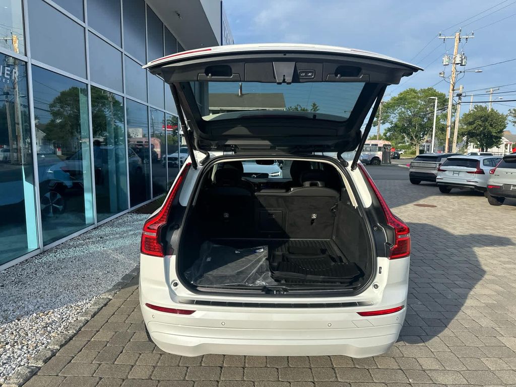 صورة مصغرة 28 لـ 2022 Volvo XC60 B5 MOMENTUM