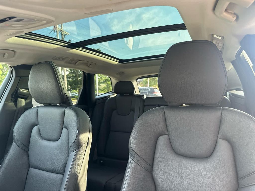 2022 Volvo XC60 B5 MOMENTUM 照片 6