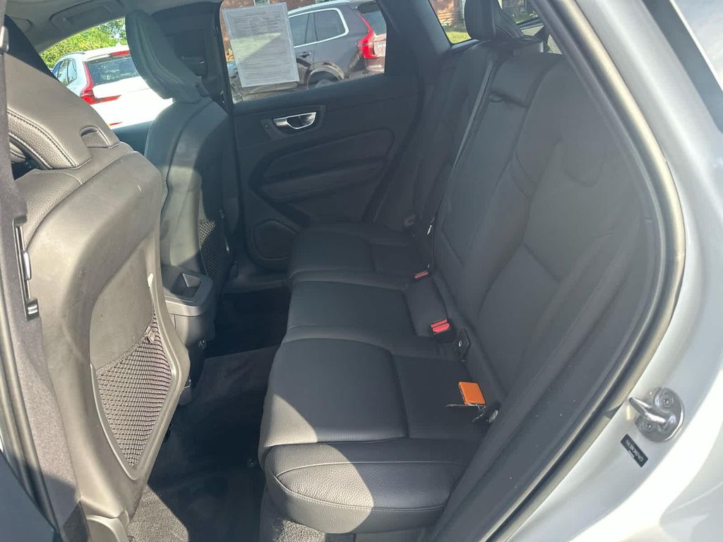 صورة مصغرة 21 لـ 2022 Volvo XC60 B5 MOMENTUM