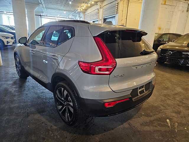 2024 Volvo XC40 B5 PLUS DARK THEME — фото 2