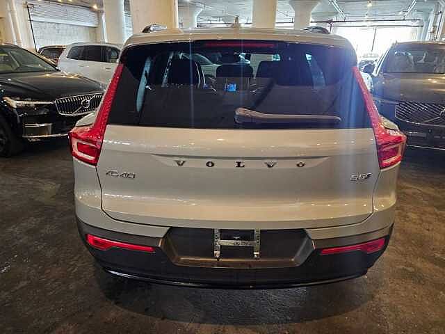 2024 Volvo XC40 B5 PLUS DARK THEME — фото 3