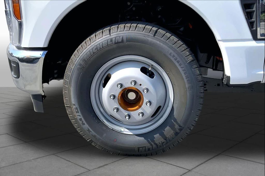 صورة 8 لـ 2026 FORD F-350 XL