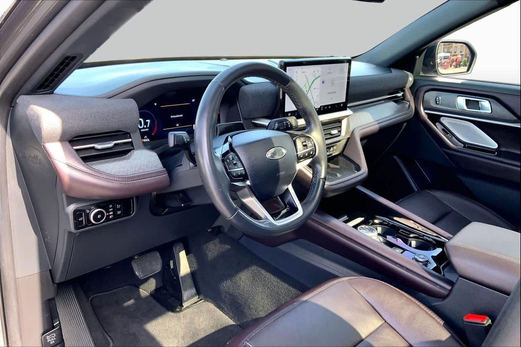 صورة مصغرة 16 لـ 2025 FORD EXPLORER PLATINUM