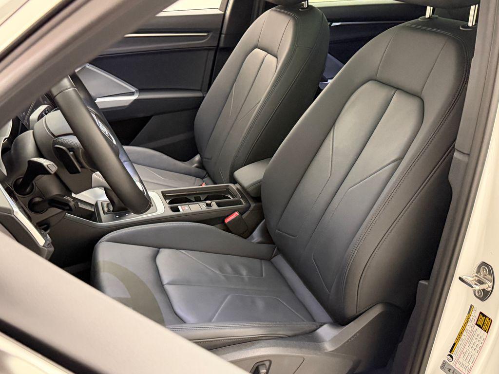 صورة 23 لـ 2023 AUDI Q3 PREMIUM 45 TFSI S LINE QUATTRO TIPTRONIC