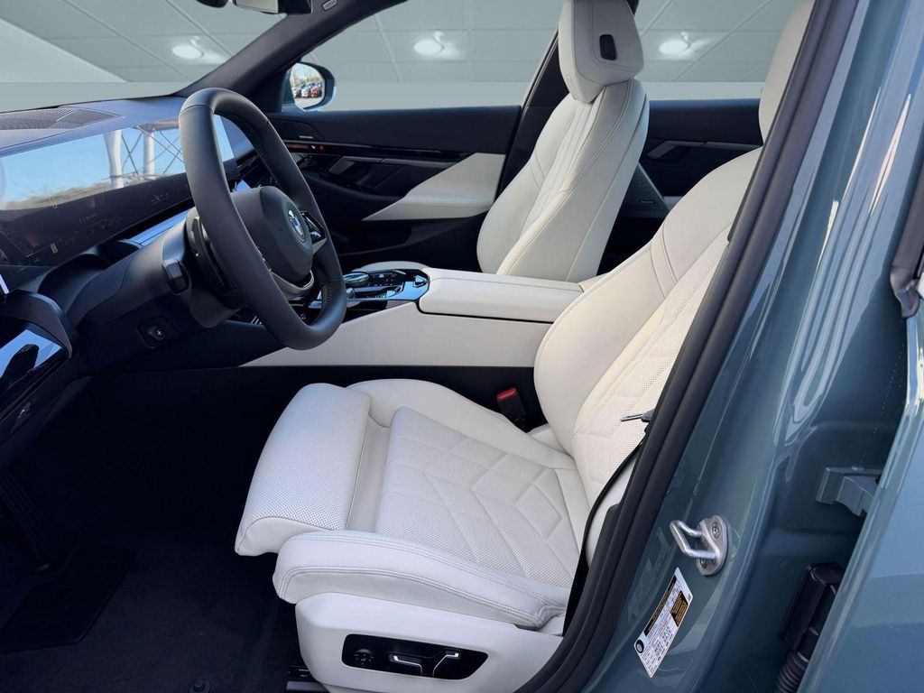 صورة 5 لـ 2026 BMW 530 530I