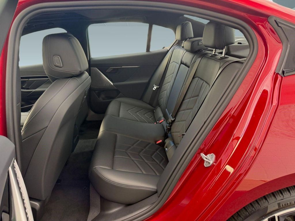 2026 BMW 530 530I — фото 13
