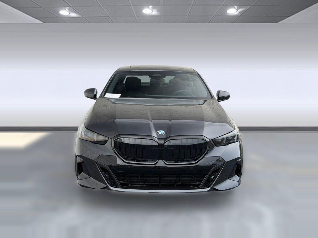 صورة 6 لـ 2027 BMW 530 I XDRIVE