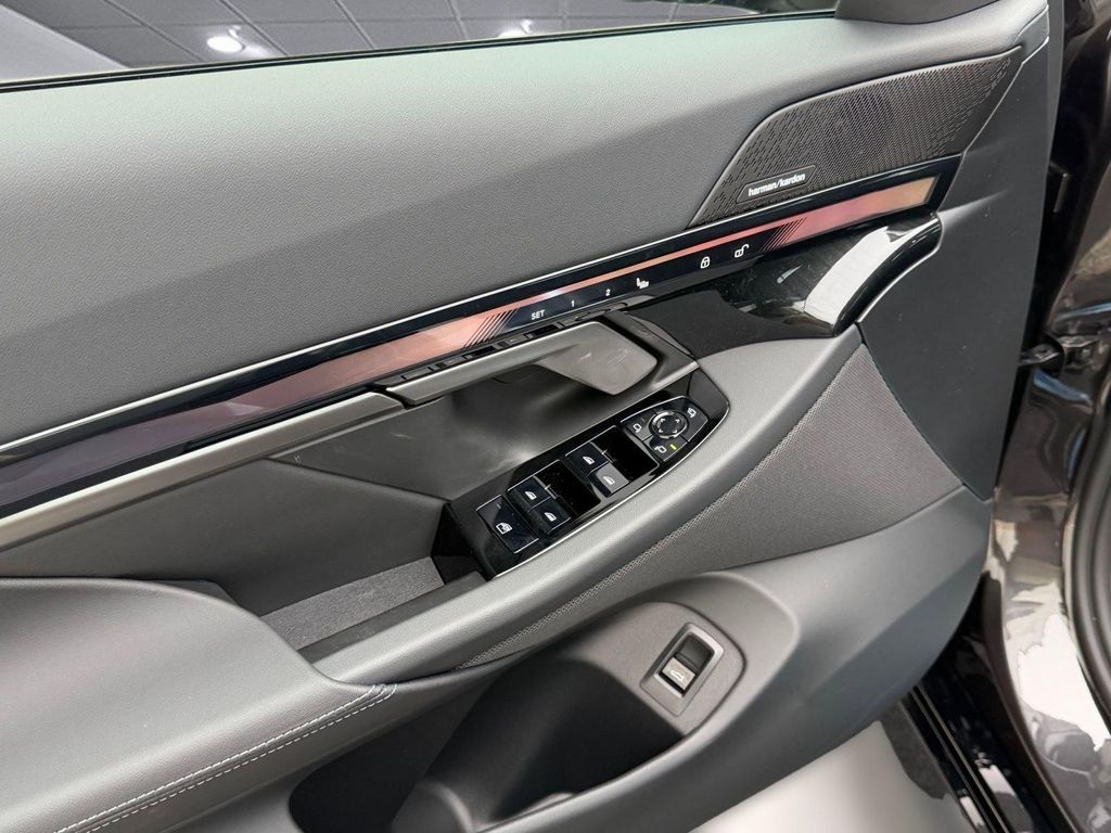 2027 BMW 530 I XDRIVE — миниатюра 12