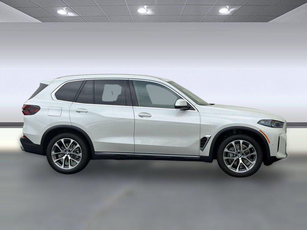 صورة 8 لـ 2026 BMW X5 XDRIVE40I